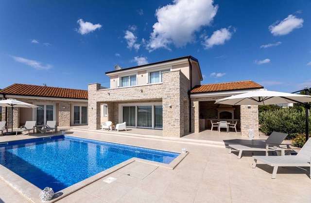 Villa Olive Garden with Pool & Seaview