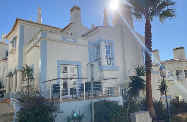 VILLA on a golf course close to the beach, swimming pool 50 metres away, WIFI fibre.