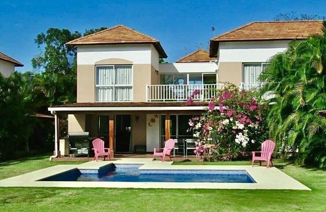 Villa on the Golf and a Walk distance to the beach. Private beach club included.