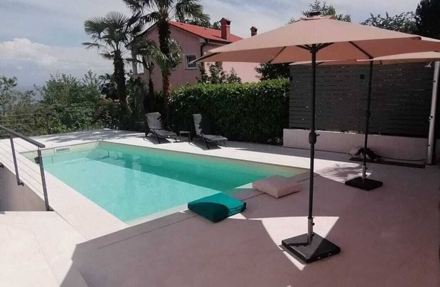 Villa Opic, pool, sea view, 4-8 pers., 3/5 bedrooms