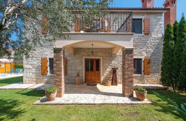 VILLA ORADA - Stylish stone villa with pool & sea views for 6 persons