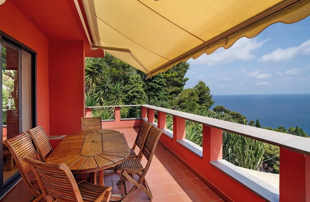 Villa 'Orizzonte' with Sea View and Wi-Fi