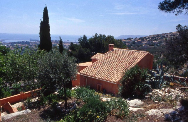 Villa overlooking the harbor facing the Islands