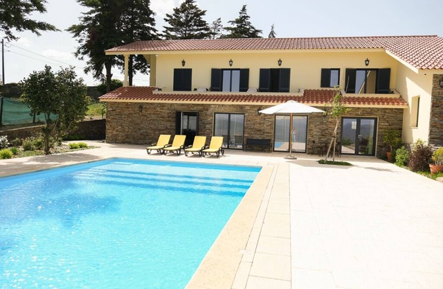 Villa overlooking the Douro River with Swimming Pool and Tennis Court