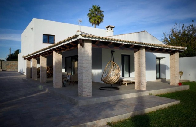 Villa Paraíso, luxury and relaxation 15 minutes from Seville.
