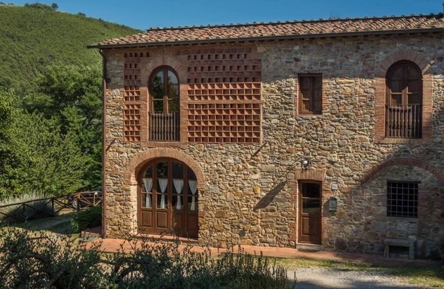 Villa Pergolone - Country House with Pool & Garden close to Lucca and Beaches