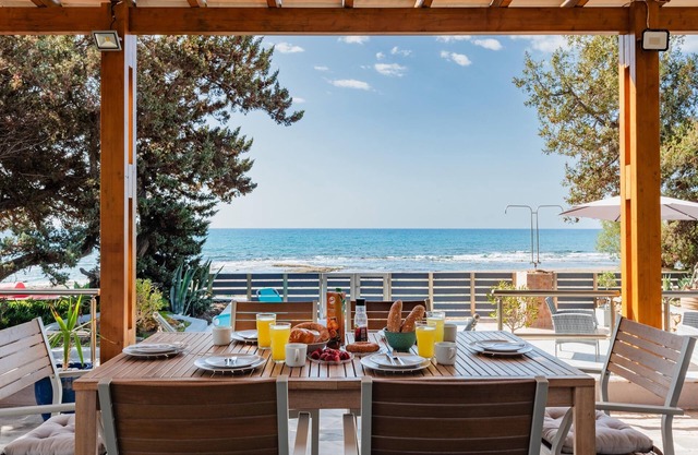 Villa Perla on the beach with amazing private pool