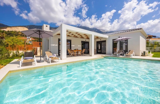Villa Petra - Two Bedroom Villa, Sleeps 6