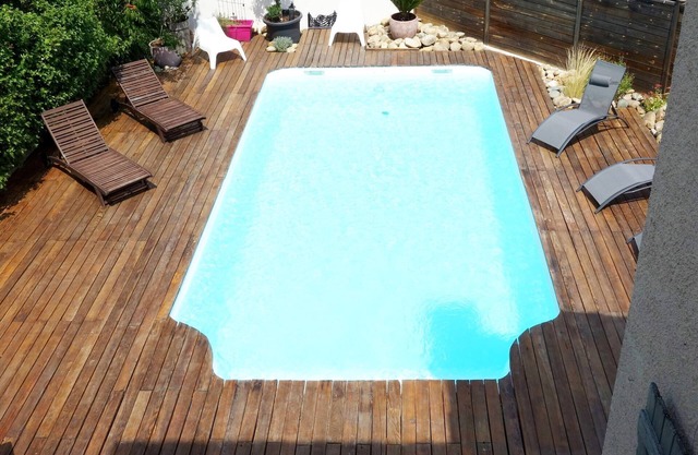Villa Pont de l'Arc with SWIMMING POOL TERRACE GARDEN 1 km from downtown AIX