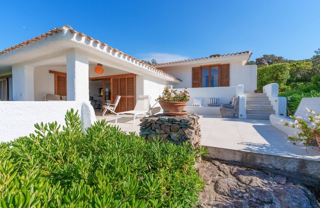 Villa 'Portobello' with Sea View, Wi-Fi and Air Conditioning