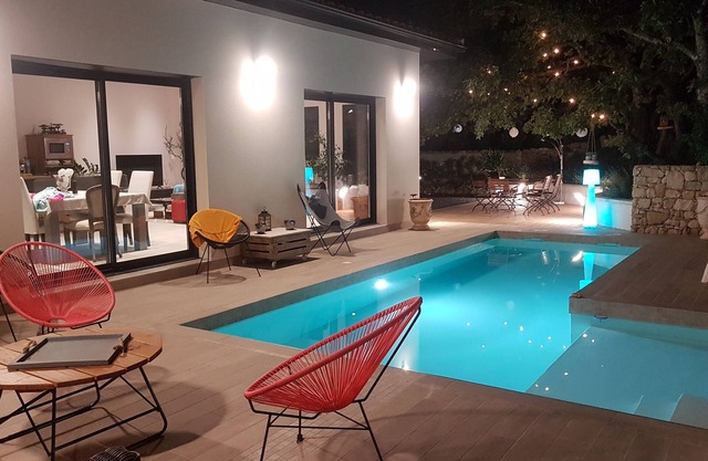 VILLA PPIED, CLIM, PISCINE CHAUFFEE, 2VELOS ELEC, BORNE VOIT ELECT BELVEZET