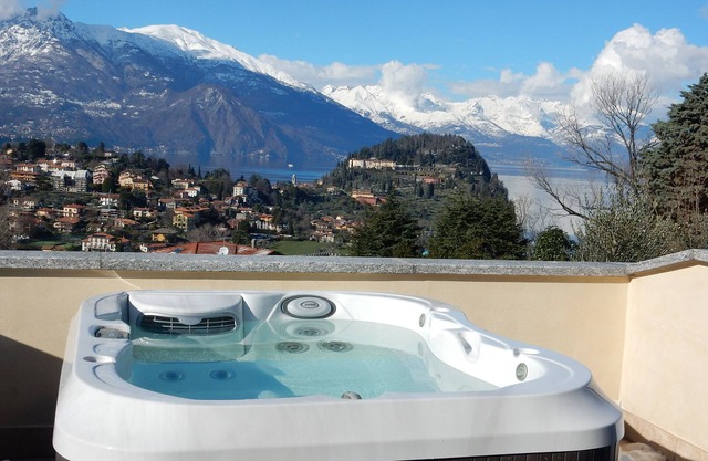 "Villa primula" with private jacuzzi, garden, 3 terraces, free parking
