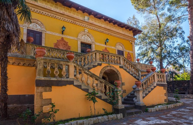 Villa 'Renna' with Pool, Wi-Fi, Terrace & Garden
