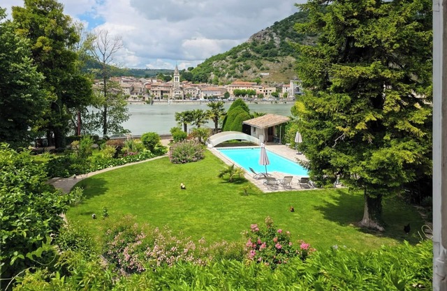 Villa Rhôna