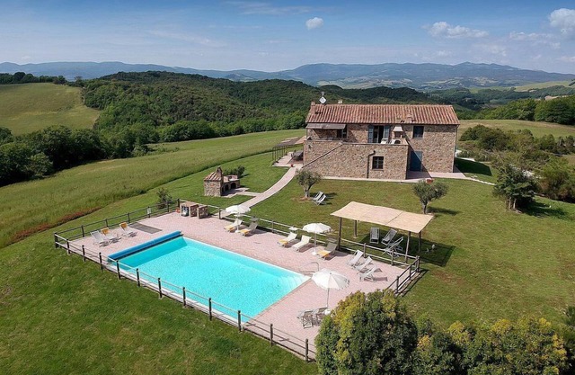 Villa Rosapesca: A characteristic and welcoming two-story villa located on top of a small hill, with Free WI-FI.