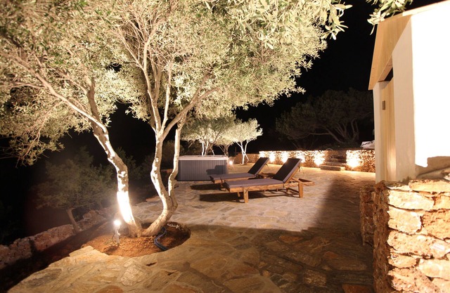 Villa Rouvis with outdoor Hot Tub