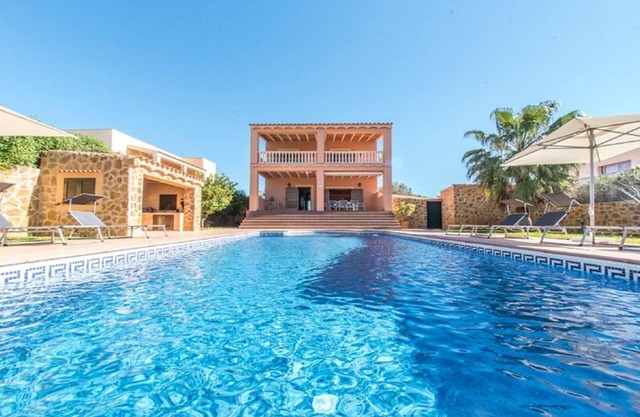Villa San Jordi Ibiza, 1,5km BEACH SALINAS, 1,5km BEACH DEN BOSSA BEST LOCATED