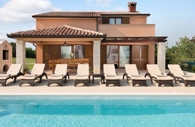 Villa San Martino for 8 with private heated pool!