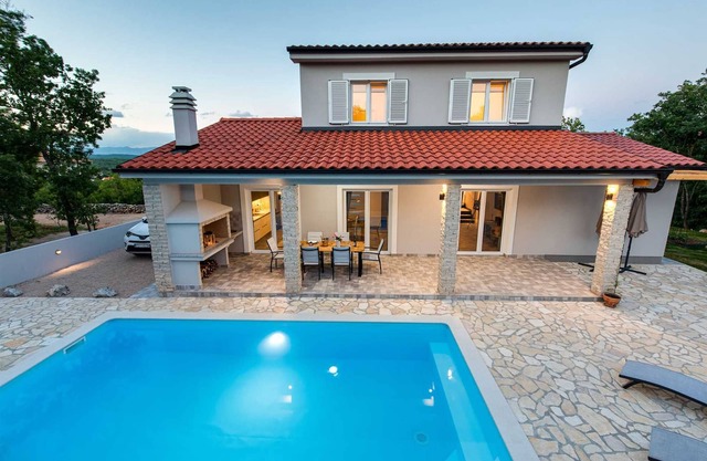 Villa SANDRINA with a heated pool and spacious yard