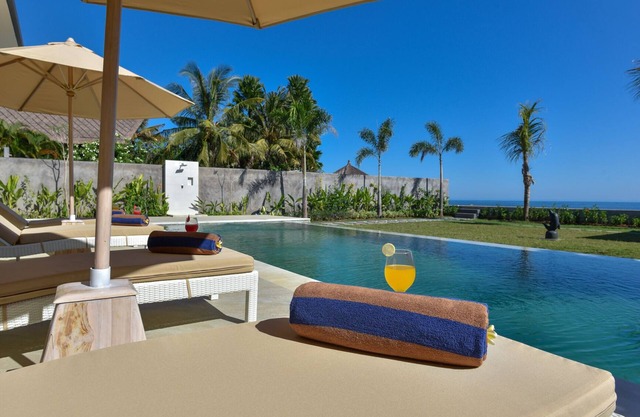 Villa Saneva - Luxury 4 Bedroom Beachfront Villa