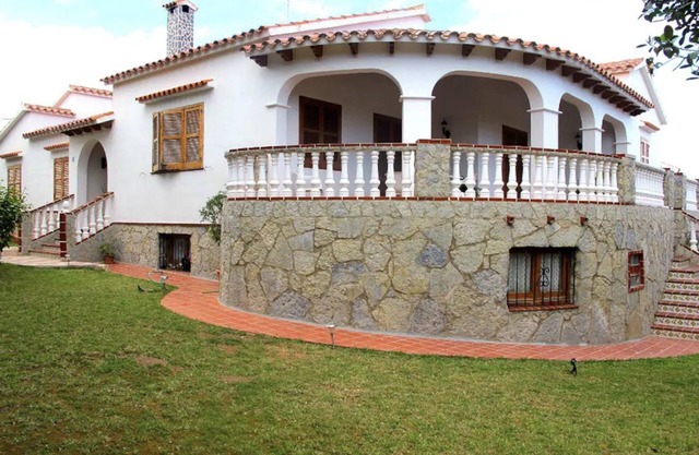 Villa SANTA ANA: Spacious Villa by the sea in Es Castell.