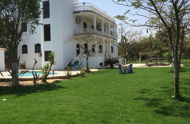 Villa Sarah, lush green and serine
