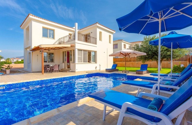 Villa Seashore One - Four Bedroom Villa, Sleeps 8