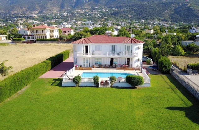 Villa - Sleeps 14 - Private Pool - Cinema Room