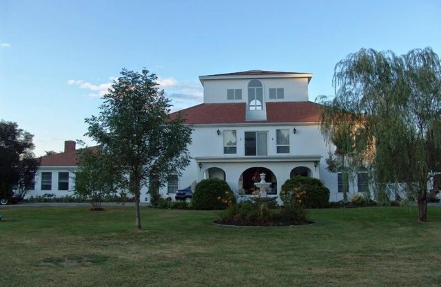VILLA SOJOURN On The Merrimack entire home