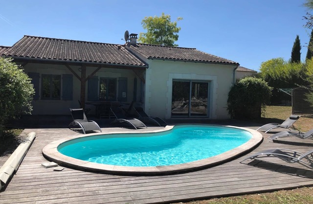 Villa Sorbier, with 3 bedrooms, a private heated pool, air-conditioning, Wifi.