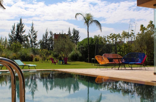 VILLA SWIMMING POOL GARDEN ARGAN GOLF- FIBER OPTICS - NETFLIX- HOUSEKEEPER -BREAKFAST