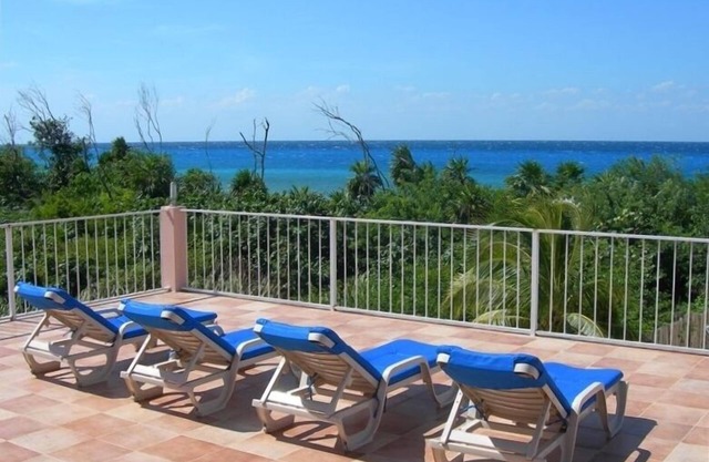 Villa Tango Del Mar-Luxury Beachfront Community Home Near Dive Sites