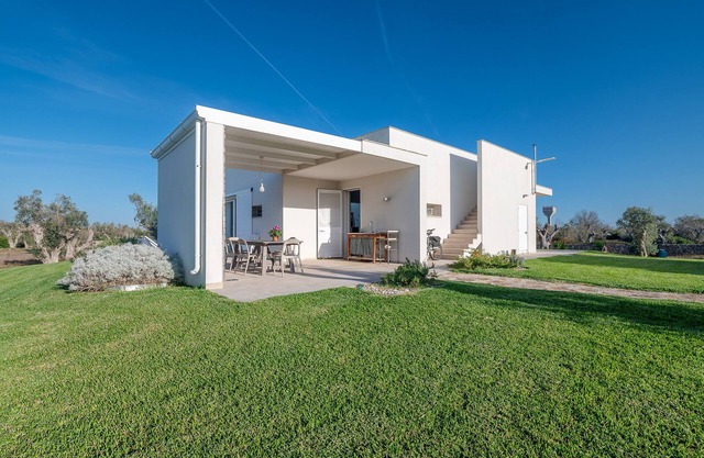 Villa 'Tenuta Quattro Volpi' with Private Terrace, Wi-Fi and Air Conditioning