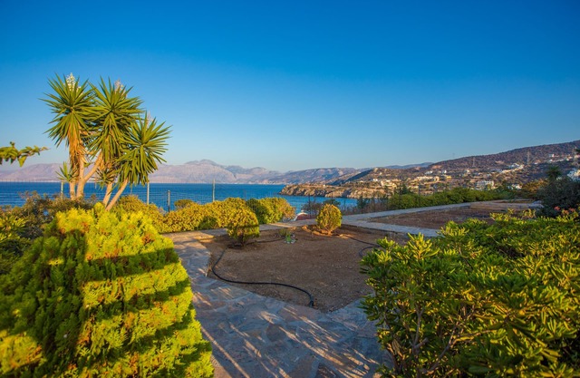 VILLA THEA -SEA BLOSSOM- (6 ROOM LUXURY VILLA)