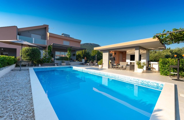 Villa Toni with swimming pool