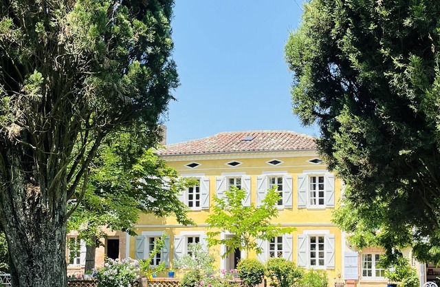 Villa Toscane creations. Estate with swimming pool 20 minutes from Toulouse