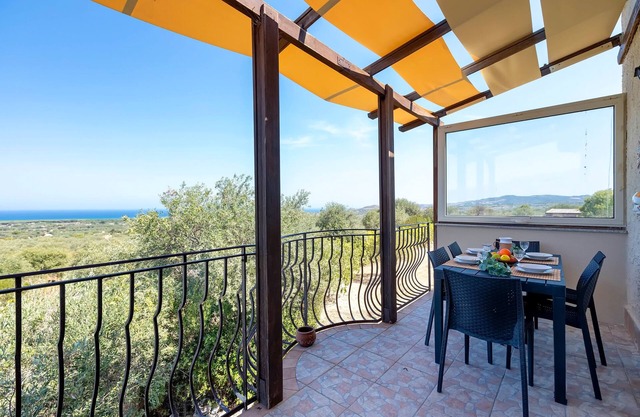 Villa 'Trilocale Sea View' with Sea View, Shared Terrace and Private Garden