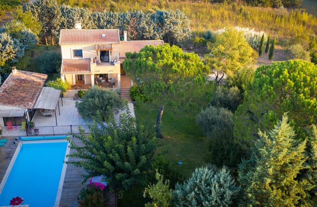 VILLA Vacances Sud de la France 3* with swimming pool.