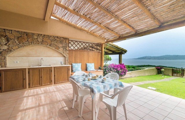 Villa 'Villetta Stupenda Vista Mare-317' with Sea View, Private Terrace and Air Conditioning