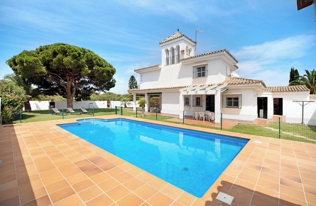 Villa “Virgen del Camino” directly by the Beach, Pool, Terrace & Garden