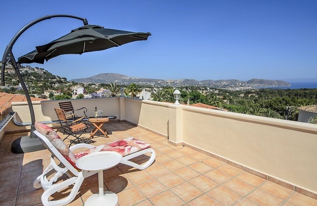 Villa 'Vista Hermosa' with Sea View, Wi-Fi and Air Conditioning