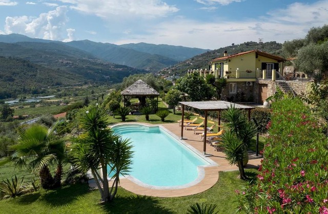 VILLA VITTORIO 6&2 Emma Villas