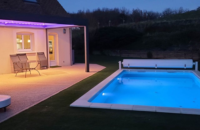 VILLA WITH SWIMMING POOL *Heated* IN THE HEART OF THE CHATEAUX 15 mn FROM BEAUVAL ZOO.