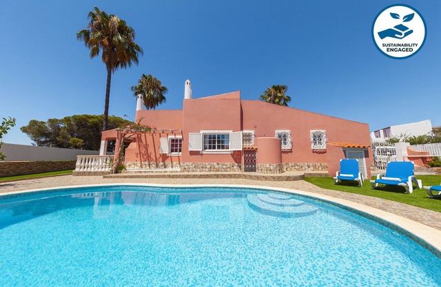 Villa w/heatable pool Vale da Azinheira