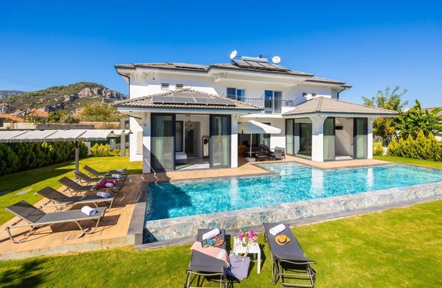 Villa White Cloud - Four Bedroom Villa, Sleeps 8