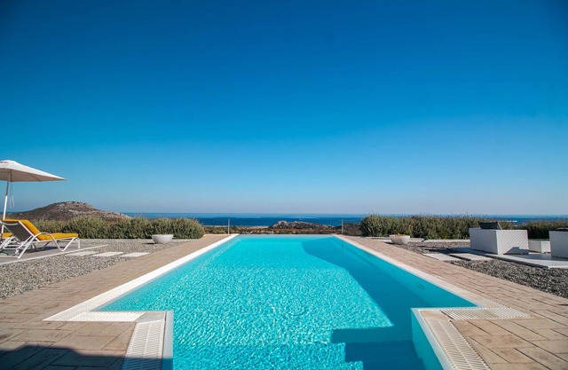 Villa White Lady with pool & jacuzzi!