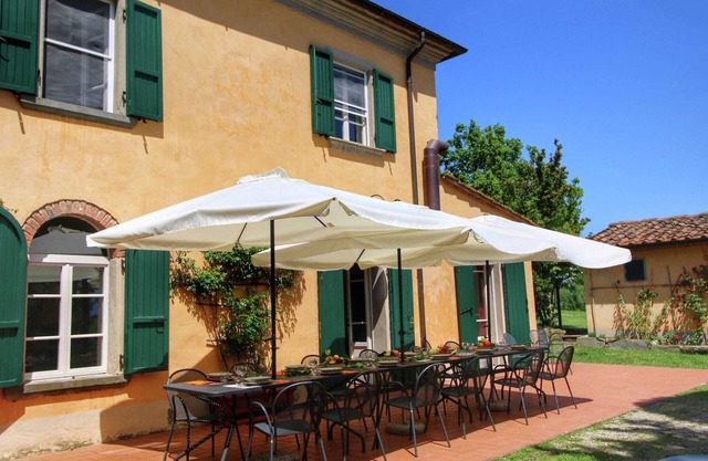 Villa with swimming pool in Marciano