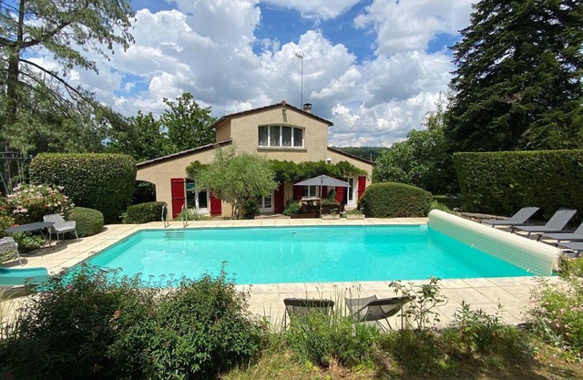 Villa with pool and garden - 30' from Lyon