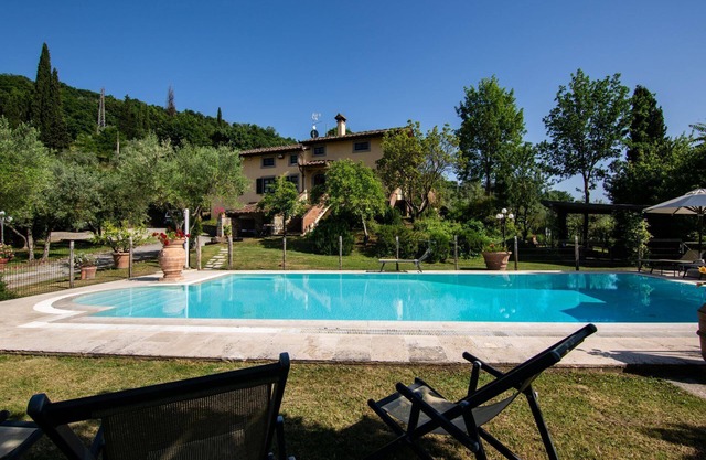Villa with swimming pool, tennis court and table tennis ideal for sports lovers and the enjoyment of