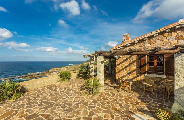 Villa with beautiful sea views